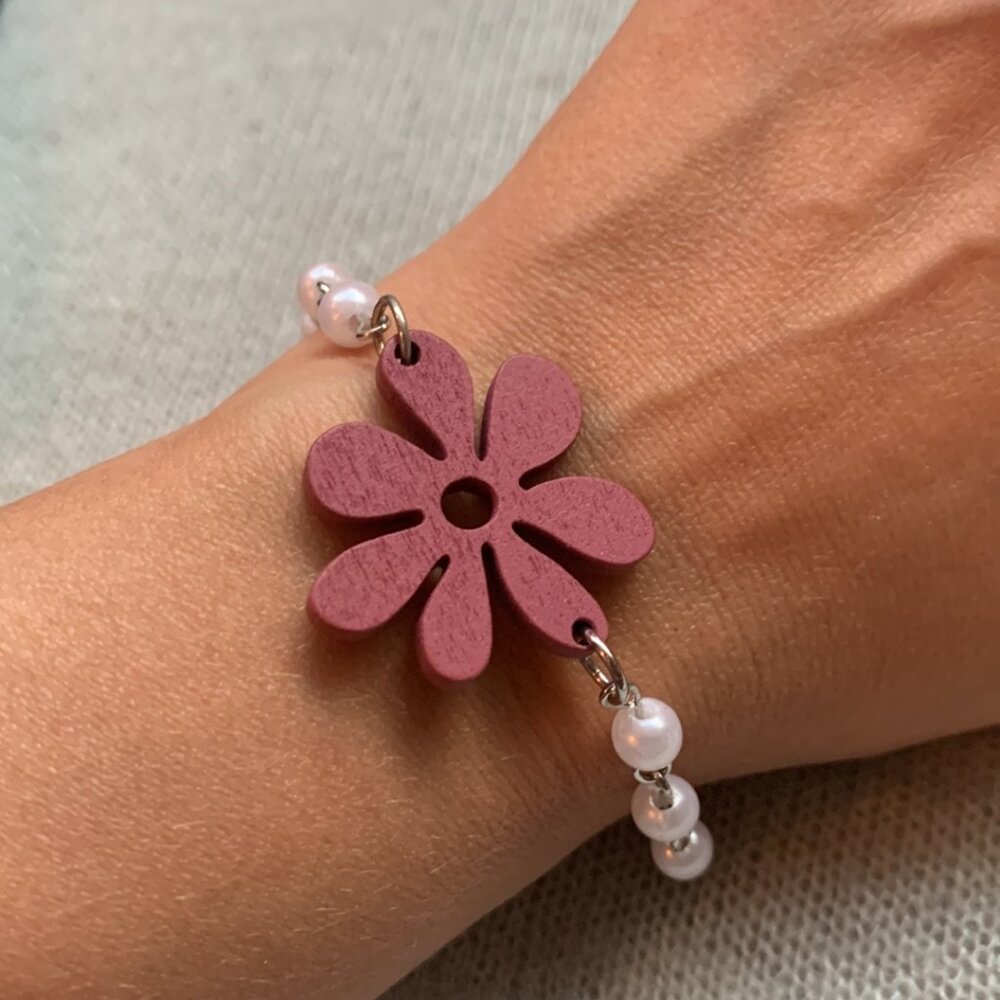 🌸 Handmade Pink Wooden Flower with Faux Pearls – Set (Bracelet + Earrings)